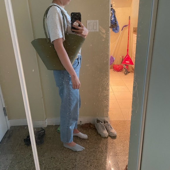 Little Liffner Tulip Tote with long handles in green with dust bag - Picture 5 of 6